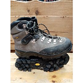 chaussure de montagne rigide cramponnable